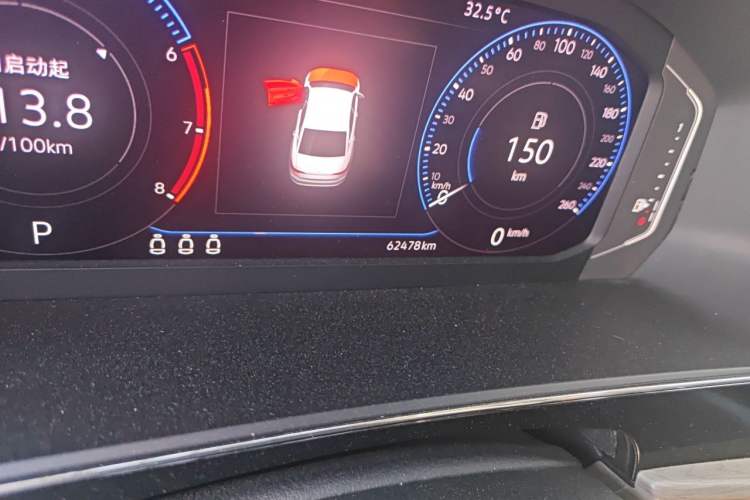 Used Volkswagen Passat 2020 Revised Version 330TSI Luxury Edition China VI Standard Odometer Close Up