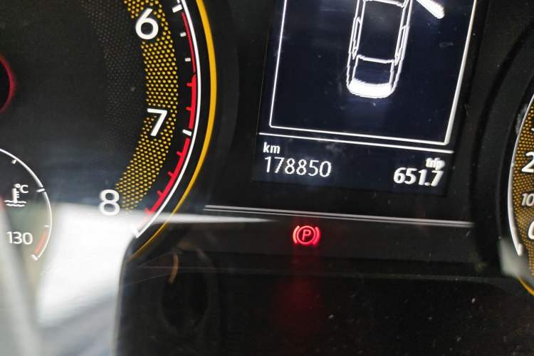 Used Volkswagen Passat 2020 Revised Version 280TSI Business Edition China VI Standard Odometer Close Up