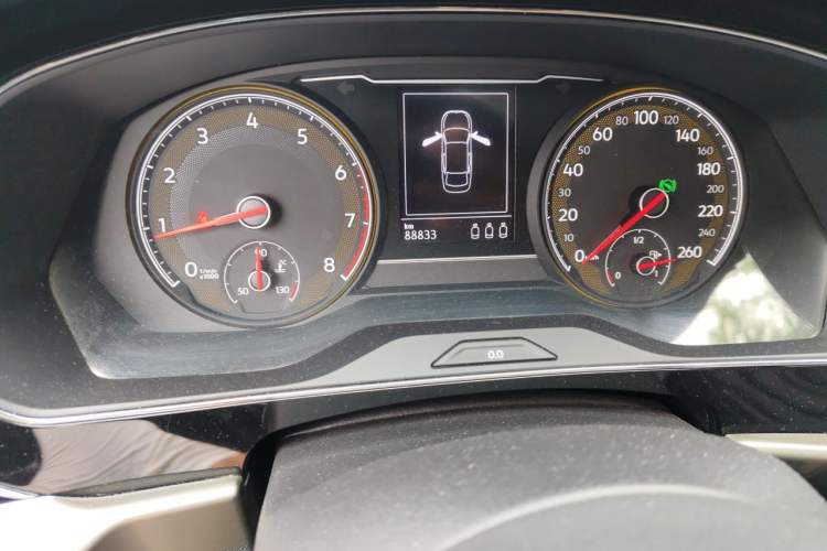 Used Volkswagen Passat 2020 330TSI Elite Edition China VI Odometer Close Up