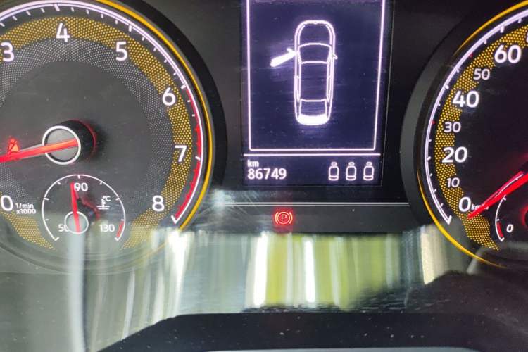 Used Volkswagen Passat 2020 330TSI Elite Edition China VI Odometer Close Up