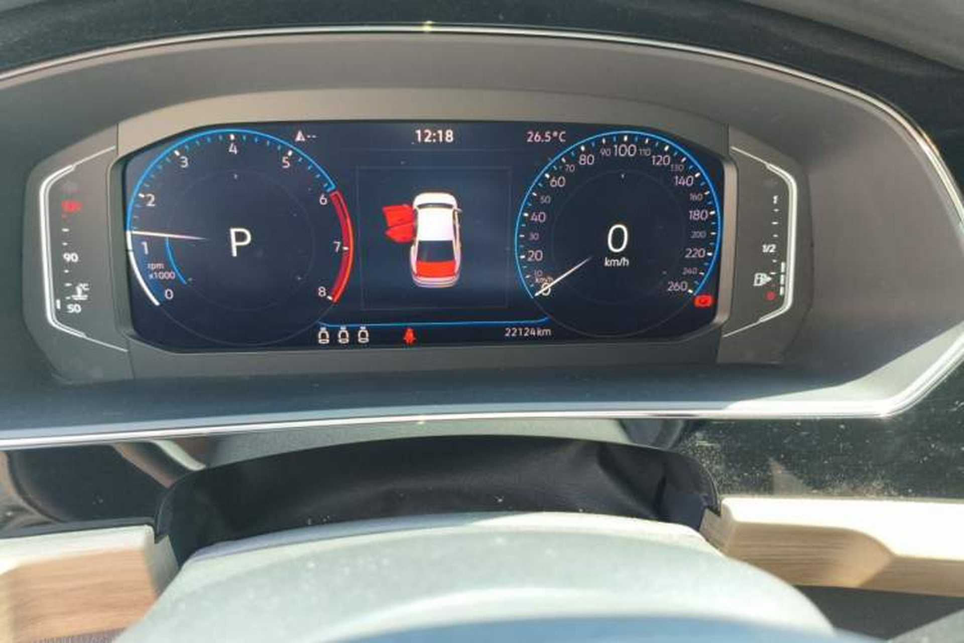 Used Volkswagen Passat 2020 Revised Version 330TSI Luxury Edition China VI Standard Odometer Close Up