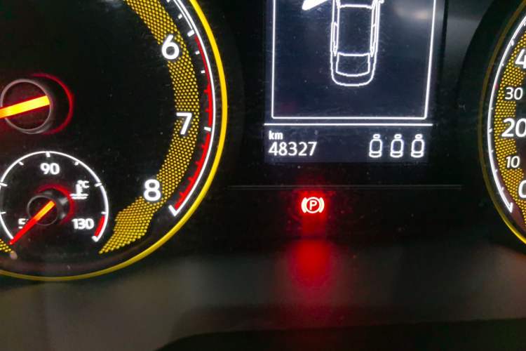 Used Volkswagen Passat 2020 Facelift 330TSI Elite Edition China VI Standard Odometer Close Up