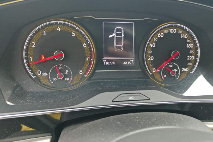 Used Volkswagen Passat 2020 Facelift 330TSI Elite Edition China VI Standard Odometer Close Up