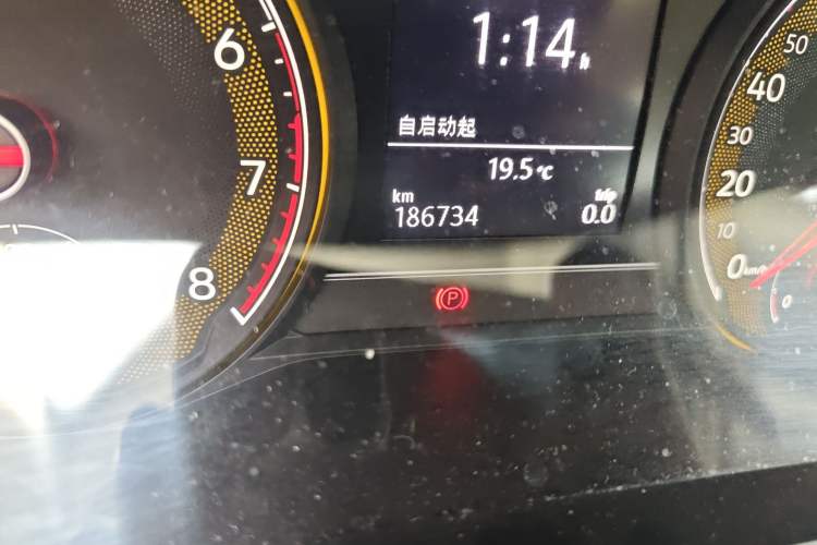 Used Volkswagen Passat 2020 330TSI Elite Edition China VI Odometer Close Up