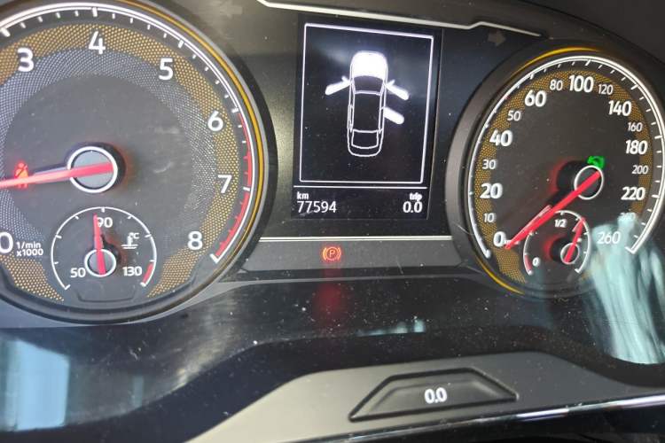 Used Volkswagen Passat 2020 330TSI Elite Edition China VI Odometer Close Up