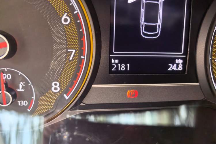 Used Volkswagen Passat 2020 330TSI Elite Edition China VI Odometer Close Up