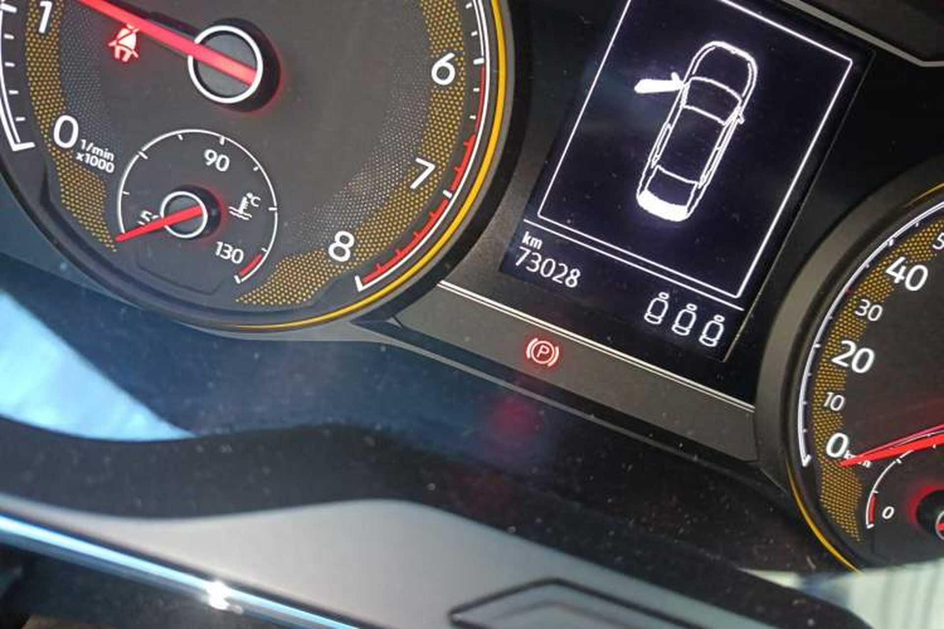 Used Volkswagen Passat 2020 330TSI Elite Edition China VI Odometer Close Up