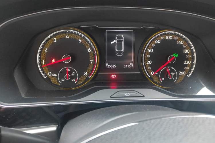 Used Volkswagen Passat 2020 330TSI Elite Edition China VI Odometer Close Up