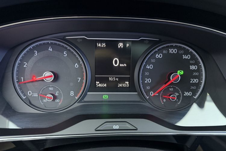 Used Volkswagen Passat 2020 280TSI Business Edition China VI Standard Odometer Close Up