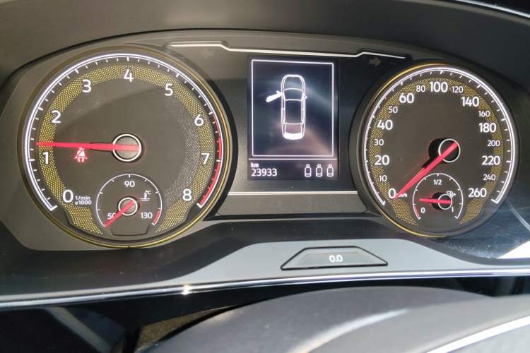 Used Volkswagen Passat 2020 330TSI Elite Edition China VI Odometer Close Up