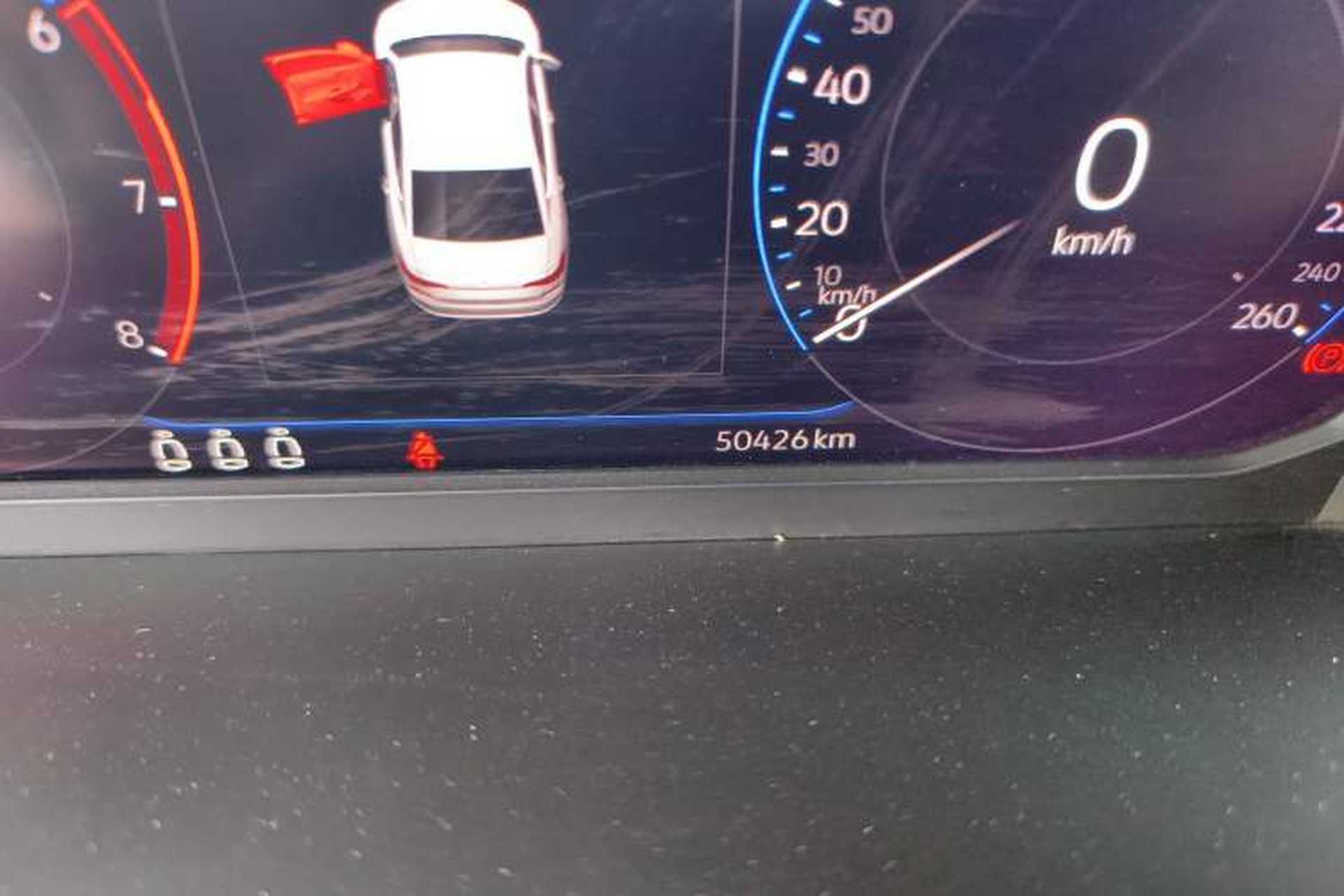 Used Volkswagen Passat 2020 330TSI Luxury Edition China VI Odometer Close Up