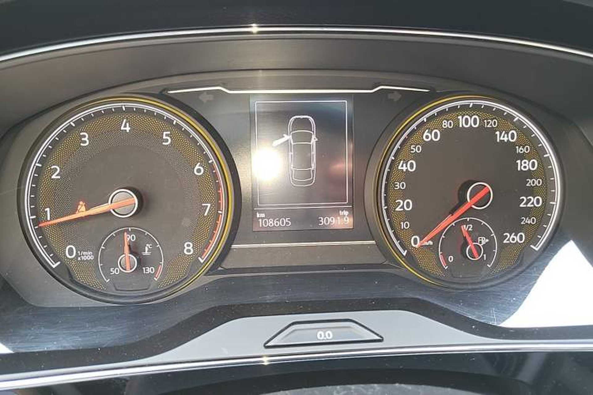 Used Volkswagen Passat 2020 330TSI Elite Edition China VI Odometer Close Up