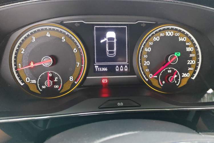 Used Volkswagen Passat 2020 330TSI Elite Edition China VI Odometer Close Up