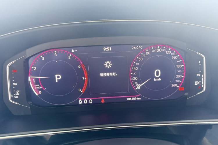 Used Volkswagen Passat 2020 Revised Version 330TSI Luxury Edition China VI Standard Odometer Close Up