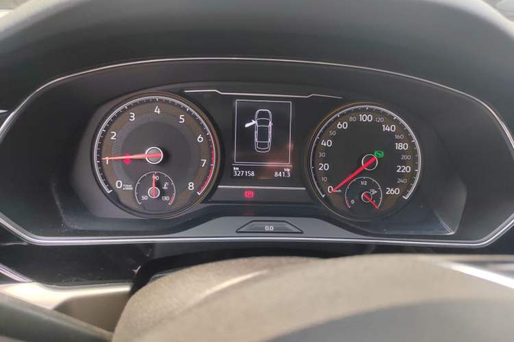 Used Volkswagen Passat 2020 330TSI Elite Edition China VI Odometer Close Up