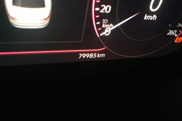 Used Volkswagen Passat 2020 330TSI Luxury Edition China VI Odometer Close Up
