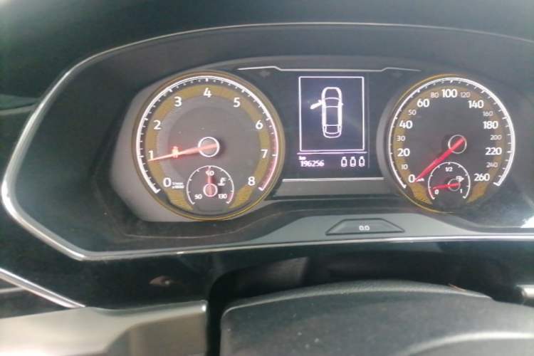 Used Volkswagen Passat 2020 330TSI Elite Edition China VI Odometer Close Up