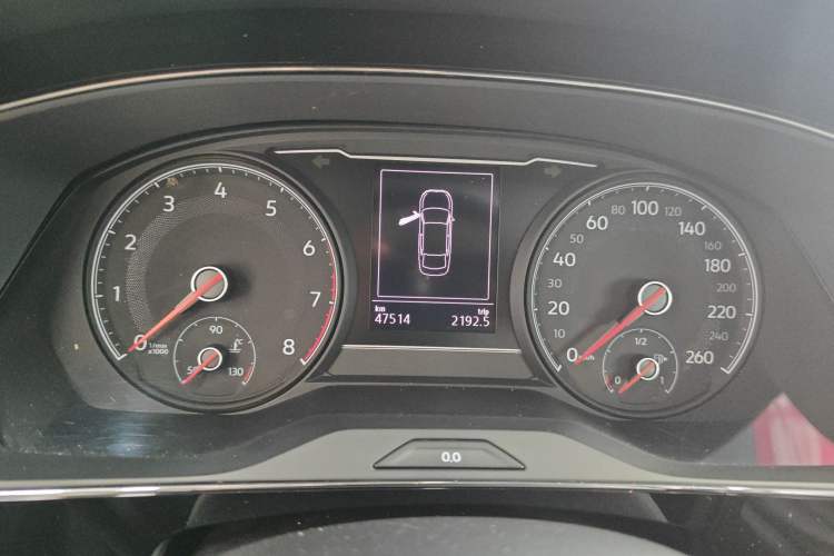 Used Volkswagen Passat 2020 Facelift 330TSI Elite Edition China VI Standard Odometer Close Up