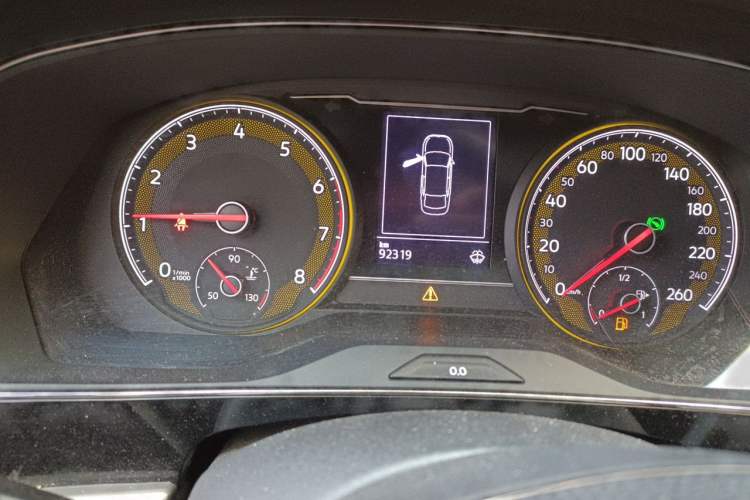 Used Volkswagen Passat 2020 330TSI Elite Edition China VI Odometer Close Up