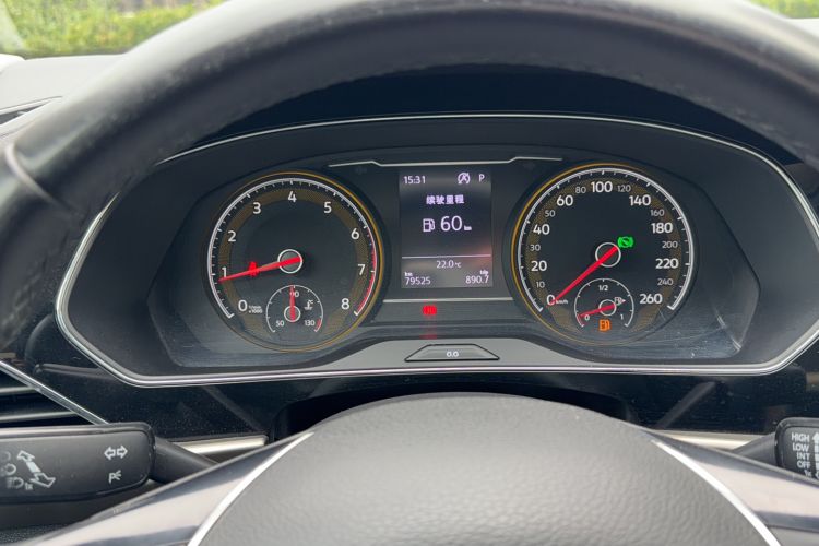 Used Volkswagen Passat 2020 330TSI Elite Edition China VI Odometer Close Up