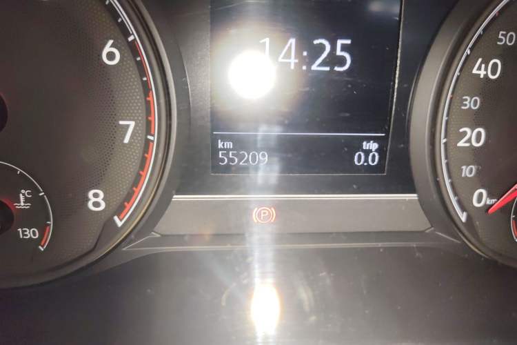 Used Volkswagen Passat 2020 330TSI Elite Edition China VI Odometer Close Up