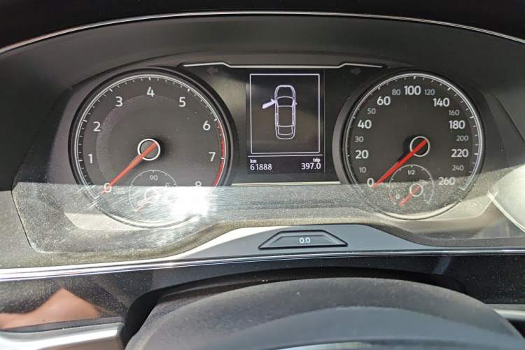 Used Volkswagen Passat 2020 330TSI Elite Edition China VI Odometer Close Up