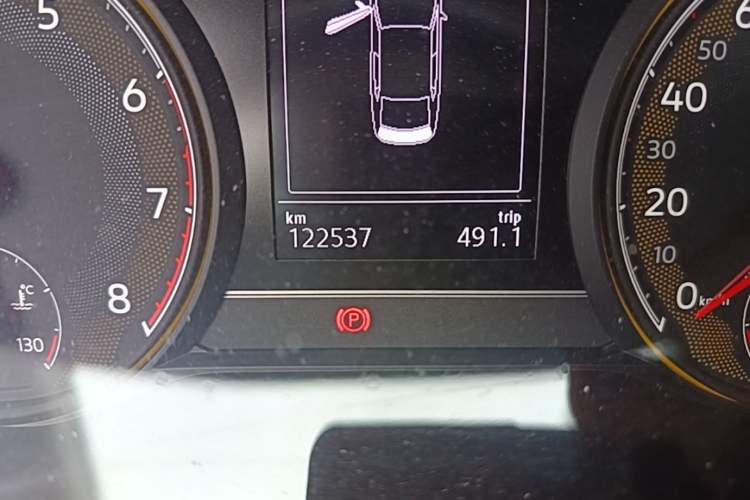 Used Volkswagen Passat 2020 330TSI Elite Edition China VI Odometer Close Up