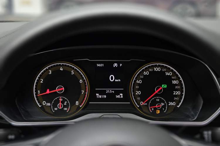Used Volkswagen Passat 2020 280TSI Business Edition China V Standard Odometer Close Up