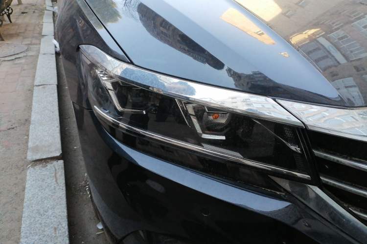 Used Volkswagen Passat 2020 Facelift 330TSI Elite Edition China VI Standard Right Front Headlight