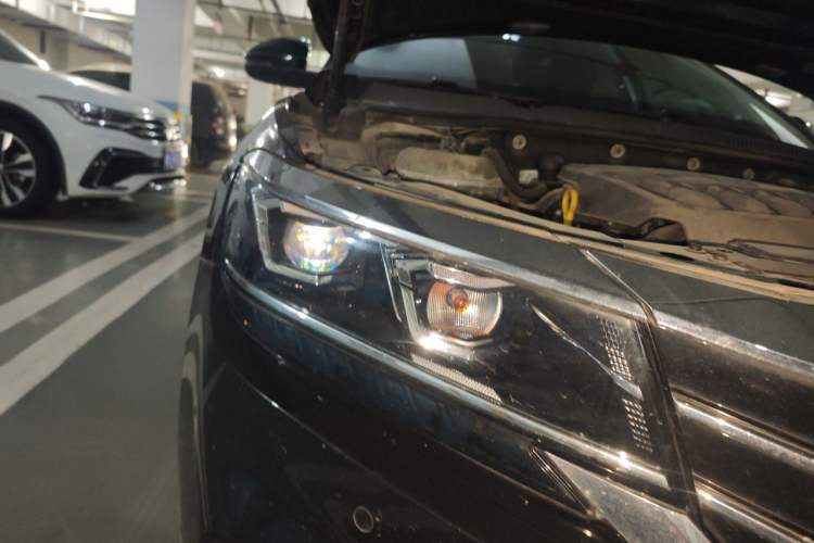 Used Volkswagen Passat 2020 330TSI Elite Edition China VI Right Front Headlight