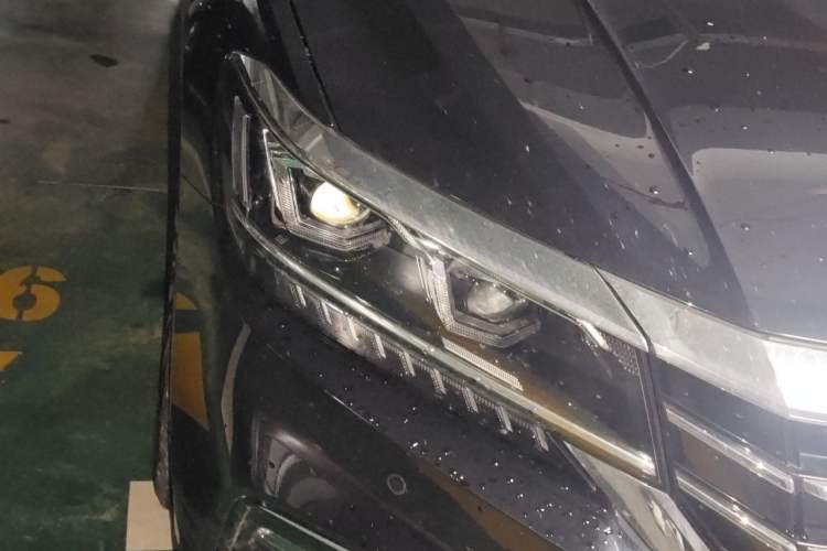 Used Volkswagen Passat 2020 Revised Version 330TSI Luxury Edition China VI Standard Right Front Headlight