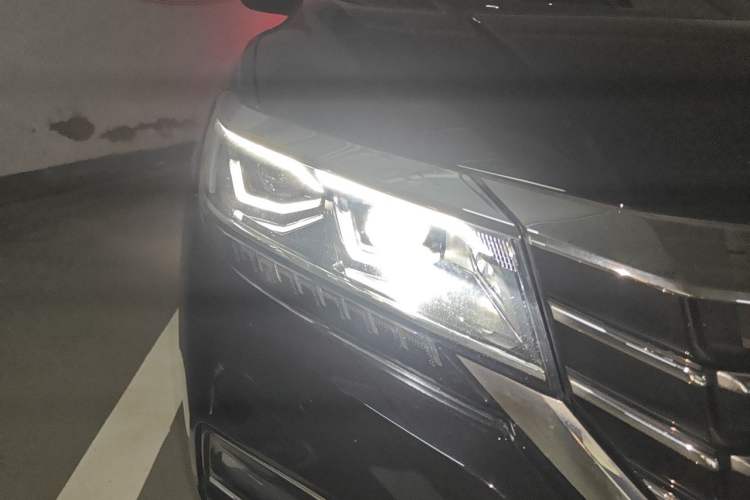 Used Volkswagen Passat 2020 330TSI Luxury Edition China VI Right Front Headlight