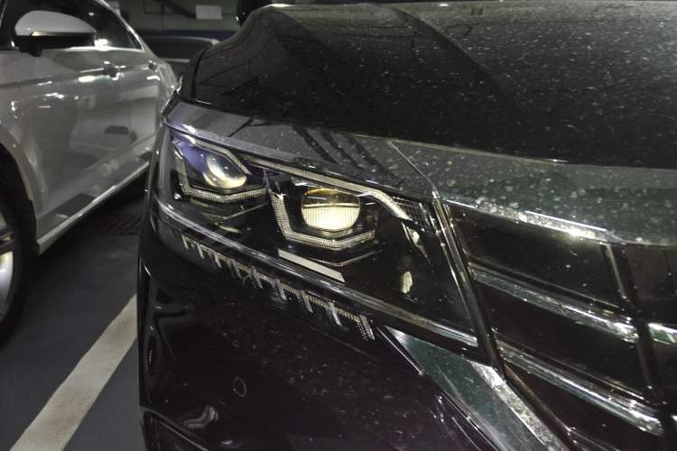 Used Volkswagen Passat 2020 Revised Version 330TSI Luxury Edition China VI Standard Right Front Headlight