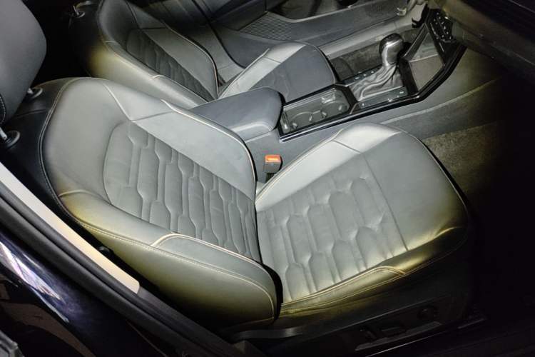Used Volkswagen Passat 2020 330TSI Elite Edition China VI Right Front Seat
