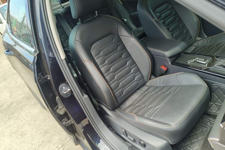 Used Volkswagen Passat 2020 330TSI Elite Edition China VI Right Front Seat