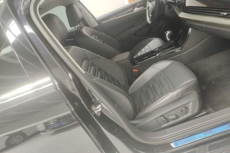 Used Volkswagen Passat 2020 330TSI Elite Edition China VI Right Front Seat