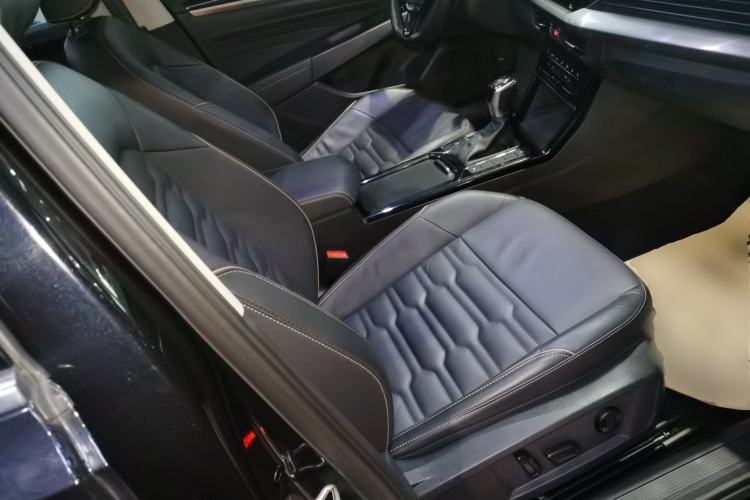 Used Volkswagen Passat 2020 330TSI Elite Edition China VI Right Front Seat