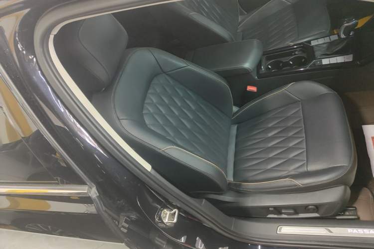 Used Volkswagen Passat 2020 Revised Version 330TSI Luxury Edition China VI Standard Right Front Seat