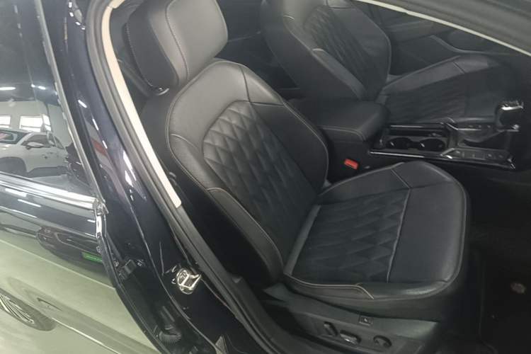 Used Volkswagen Passat 2020 Facelift 330TSI Prestige Edition China VI Standard Right Front Seat