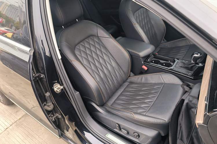 Used Volkswagen Passat 2020 Revised Version 330TSI Luxury Edition China VI Standard Right Front Seat