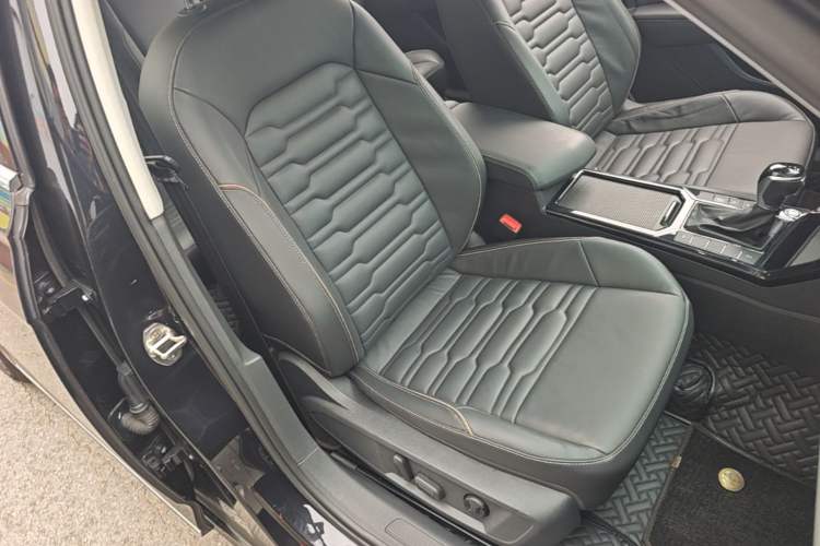 Used Volkswagen Passat 2020 330TSI Elite Edition China VI Right Front Seat