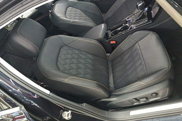 Used Volkswagen Passat 2020 Revised Version 330TSI Luxury Edition China VI Standard Right Front Seat