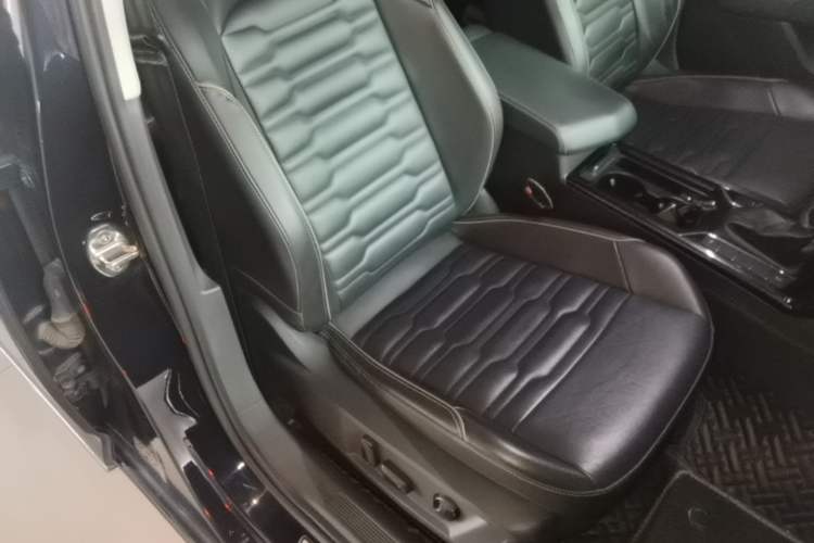 Used Volkswagen Passat 2020 Facelift 330TSI Elite Edition China VI Standard Right Front Seat