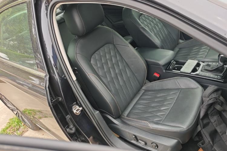 Used Volkswagen Passat 2020 330TSI Luxury Edition China VI Right Front Seat