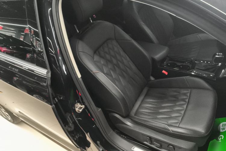 Used Volkswagen Passat 2020 330TSI Luxury Edition China VI Right Front Seat