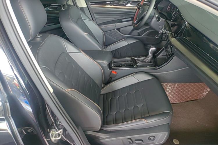 Used Volkswagen Passat 2020 330TSI Elite Edition China VI Right Front Seat