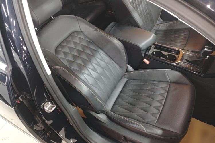 Used Volkswagen Passat 2020 Revised Version 330TSI Luxury Edition China VI Standard Right Front Seat