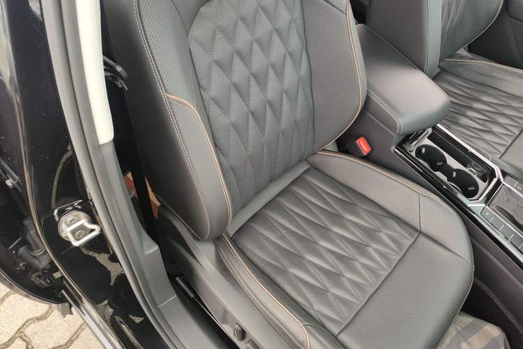 Used Volkswagen Passat 2020 330TSI Luxury Edition China VI Right Front Seat