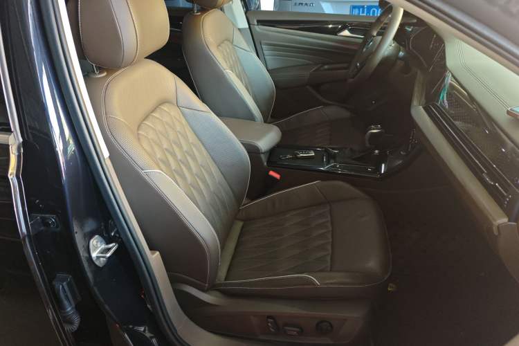 Used Volkswagen Passat 2020 Revised Version 330TSI Luxury Edition China VI Standard Right Front Seat