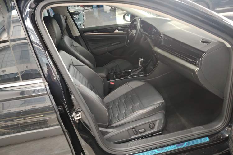 Used Volkswagen Passat 2020 330TSI Elite Edition China VI Right Front Seat